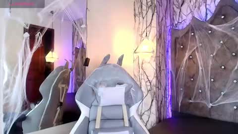   online show from 28, 10, 2025