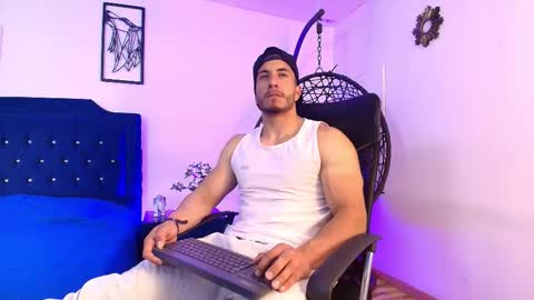 Snapshot of zanemaverick chatting on 9, 9, 2025 zanemaverick online show from 9, 9, 2025