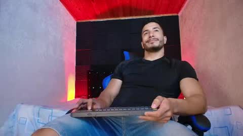 Snapshot of zanemaverick chatting on 25, 4, 2026 zanemaverick online show from 25, 4, 2026
