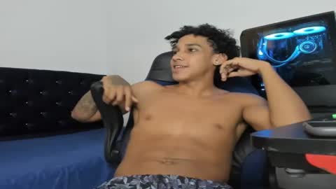 Snapshot of zanxley_ chatting on 10, 1, 2025 zanxley_ online show from 10, 1, 2025