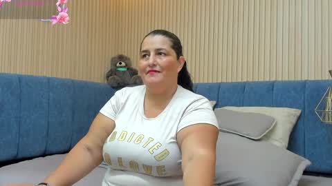 Snapshot of zara_milf_ chatting on 27, 4, 2026 zara online show from 27, 4, 2026