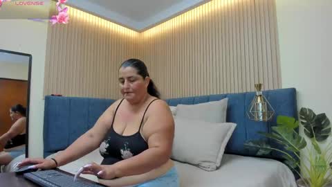 Snapshot of zara_milf_ chatting on 7, 5, 2026 zara online show from 7, 5, 2026