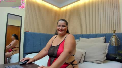 Snapshot of zara_milf_ chatting on 11, 5, 2026 zara online show from 11, 5, 2026