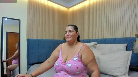 Snapshot of zara_milf_ chatting on 13, 5, 2026 zara online show from 13, 5, 2026