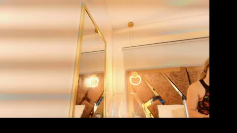 Zarah Andrews online show from 11, 11, 2025