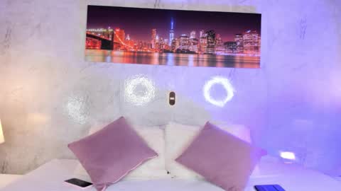 ZaraQuiinn online show from 12, 1, 2026