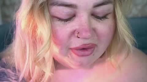 Snapshot of zarareign_ chatting on 16, 4, 2026 Lola online show from 16, 4, 2026
