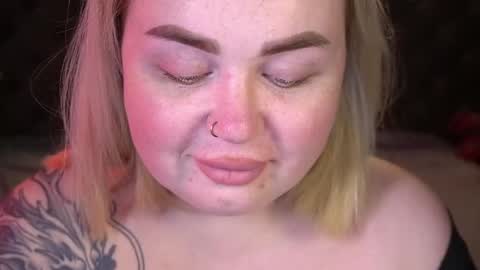 Snapshot of zarareign_ chatting on 19, 4, 2026 Lola online show from 19, 4, 2026