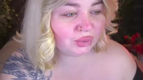 Snapshot of zarareign_ chatting on 29, 4, 2026 Lola online show from 29, 4, 2026