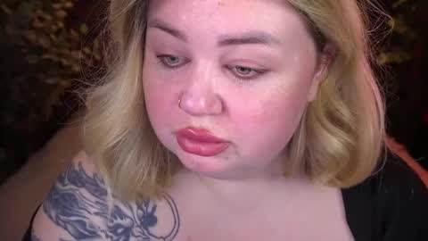 Snapshot of zarareign_ chatting on 3, 5, 2026 Lola online show from 3, 5, 2026