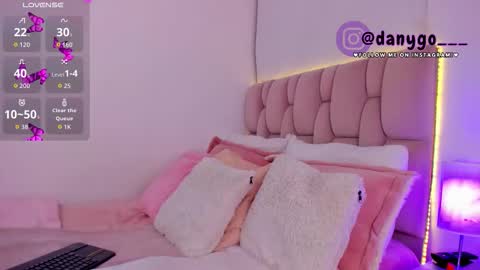 Snapshot of zarianaevanz chatting on 27, 11, 2025 Zariana online show from 27, 11, 2025