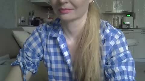 Snapshot of zarinaswift chatting on 9, 2, 2026 Zarina Swift online show from 9, 2, 2026