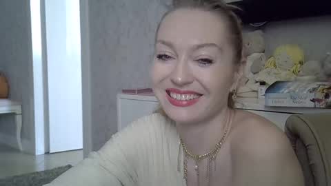 Snapshot of zarinaswift chatting on 22, 2, 2026 Zarina Swift online show from 22, 2, 2026