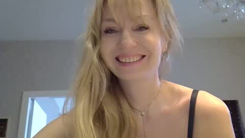 Snapshot of zarinaswift chatting on 1, 3, 2026 Zarina Swift online show from 1, 3, 2026