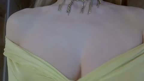 Snapshot of zarinaswift chatting on 12, 3, 2026 Zarina Swift online show from 12, 3, 2026