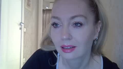 Snapshot of zarinaswift chatting on 13, 3, 2026 Zarina Swift online show from 13, 3, 2026