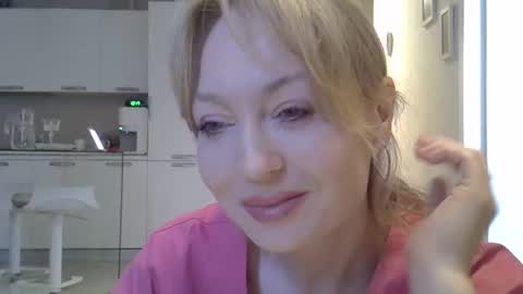 Snapshot of zarinaswift chatting on 24, 3, 2026 Zarina Swift online show from 24, 3, 2026