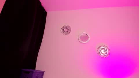 Zaritha Li online show from 6, 10, 2025