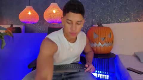 Snapshot of zayne_cross chatting on 21, 10, 2025 Zayn Cross online show from 21, 10, 2025