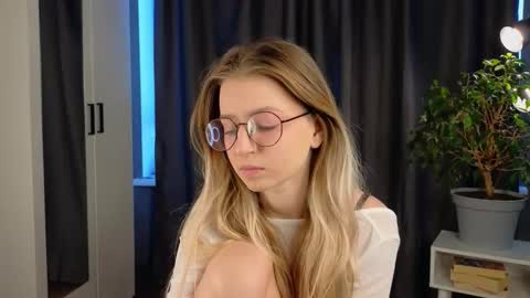 Avi online show from 23, 9, 2025