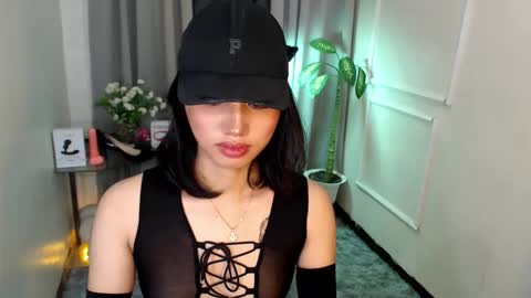 zelainalovetocum online show from 5, 3, 2025