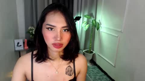 zelainalovetocum online show from 6, 3, 2025