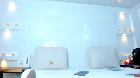 Zenda Evans online show from 25, 11, 2025