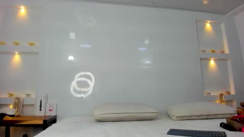 Zenda Evans online show from 26, 11, 2025