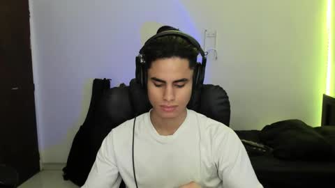 Snapshot of zenhzu chatting on 14, 12, 2025 zenzhu online show from 14, 12, 2025