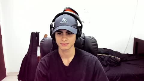 Snapshot of zenhzu chatting on 17, 12, 2025 zenzhu online show from 17, 12, 2025