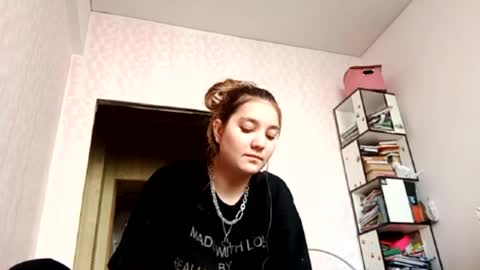 zeniabrossoit online show from 29, 4, 2026