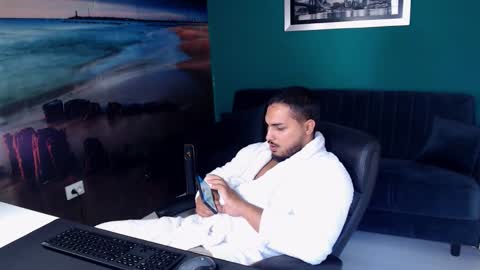 Snapshot of zenobaro chatting on 12, 10, 2025 zenobaro online show from 12, 10, 2025