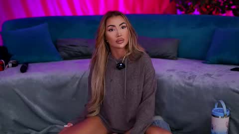 Snapshot of zenydaxbelle chatting on 4, 10, 2025 Zenyda online show from 4, 10, 2025