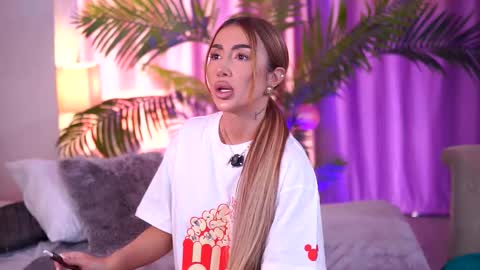 Snapshot of zenydaxbelle chatting on 19, 12, 2025 Zenyda online show from 19, 12, 2025