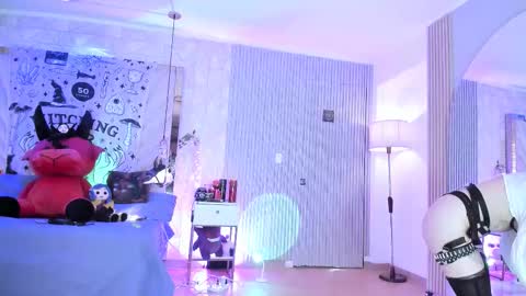    online show from 24, 10, 2025