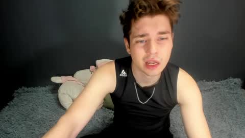 Snapshot of zeriixx chatting on 18, 4, 2026 Ethan online show from 18, 4, 2026