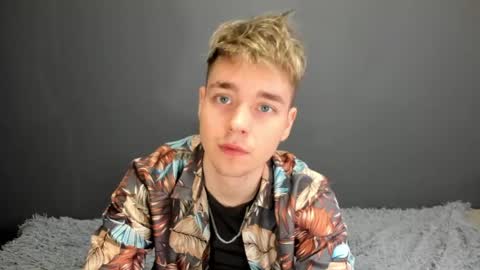 Snapshot of zeriixx chatting on 23, 4, 2026 Ethan online show from 23, 4, 2026
