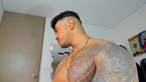 Snapshot of zeus_strong93 chatting on 16, 1, 2025 zeus strong online show from 16, 1, 2025