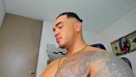 Snapshot of zeus_strong93 chatting on 12, 2, 2025 zeus strong online show from 12, 2, 2025