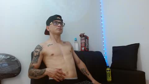 Snapshot of zeusdark19 chatting on 7, 5, 2026 zeus online show from 7, 5, 2026