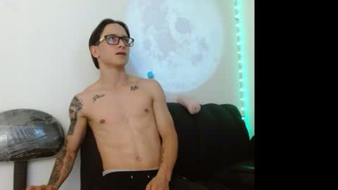 Snapshot of zeusdark19 chatting on 20, 5, 2026 zeus online show from 20, 5, 2026