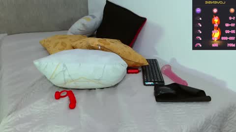 ZHAMIRA  ANDRES online show from 15, 1, 2025