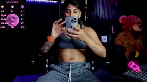 zhoestrong online show from 12, 3, 2025