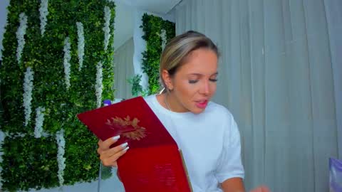 Snapshot of zinasquirts chatting on 3, 10, 2025 Galli online show from 3, 10, 2025