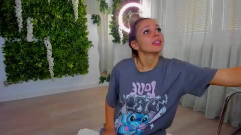 Snapshot of zinasquirts chatting on 12, 10, 2025 Galli online show from 12, 10, 2025