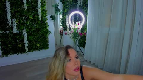 Snapshot of zinasquirts chatting on 3, 3, 2026 Galli online show from 3, 3, 2026