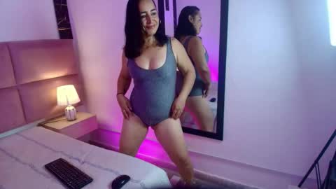 Snapshot of zoe_aitanaa chatting on 14, 11, 2025 zoe_aitanaa online show from 14, 11, 2025