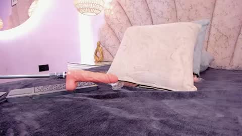 zoe_blosson online show from 12, 5, 2026