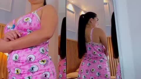 Snapshot of zoe_foster4 chatting on 4, 10, 2025 ZOE online show from 4, 10, 2025