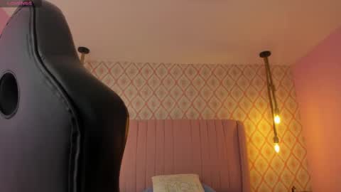 Snapshot of zoe_foster4 chatting on 23, 10, 2025 ZOE online show from 23, 10, 2025